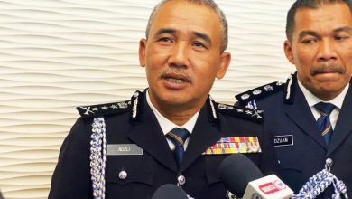 Photo of 豪车挡路阻执法 助罗里司机弃沙石逃