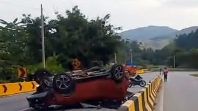 Photo of 疑偷电缆翻车 休旅车倒路中司机失踪