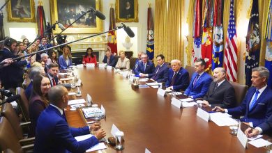 Photo of 特朗普破纪录内阁会议开了3小时17分钟 记者全程“罚站”