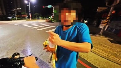 Photo of 视频〡诈骗新招?凌晨现身马路 阿姨求拧瓶罐 骑士秒退自保