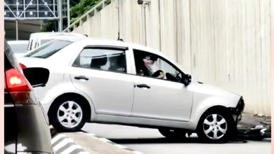 Photo of 视频〡女司机跨分界岛U转 车卡路中致交通瘫痪