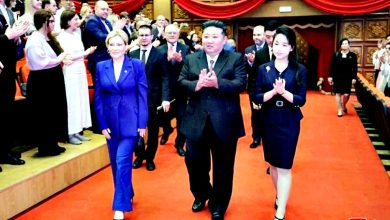 Photo of 母亲也要往后站!金主爱站位有玄机 疑已成朝鲜“钦定接班人”