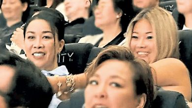 Photo of 那英携女儿 低调赴首映礼