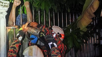 Photo of 爬铁门被刺穿 男子痛到呱呱叫