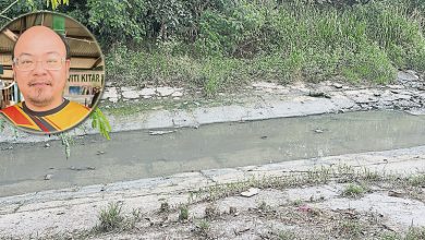 Photo of 手套工厂未妥当处理废水 巴生海峡河变蓝河