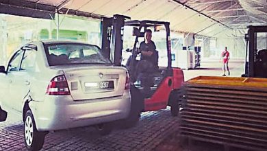 Photo of 紫康阁人员用卸货机移车 下注车牌3317中头奖