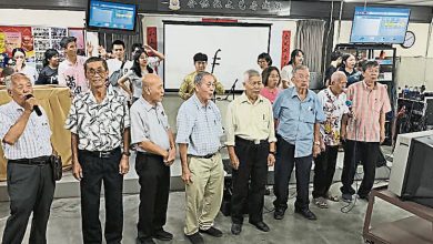 Photo of 五大团体联办中秋晚会 吃月饼提灯唱月亮歌