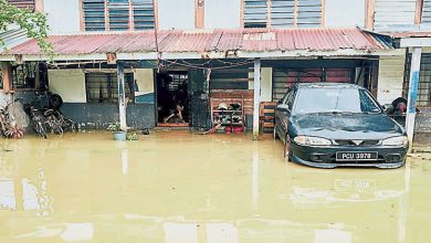Photo of 丹绒马林水灾山洪 暴雨引发 逾200人困营地