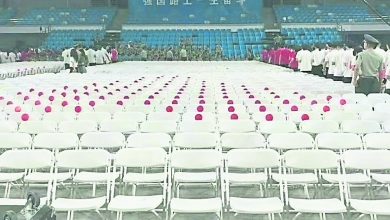 Photo of 白色椅背贴红色圆标签 武大为形似日国旗道歉