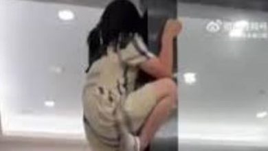 Photo of 女童怕看牙医秒变蜘蛛人 紧攀诊所门框不肯下来