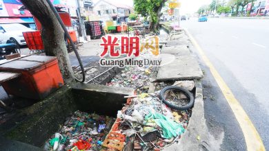 Photo of 大沟刚清又见垃圾 太子路过港商家忧再淹水