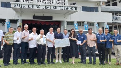 Photo of 林冠英拨款20万 给北海钟灵购80台电脑