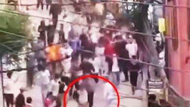 Photo of 【视频】尼泊尔财政部长在街头 遭抗议者追赶殴打