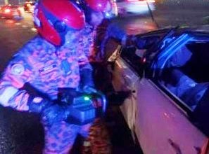 Photo of 轿车失控酿祸 4华裔男女受伤