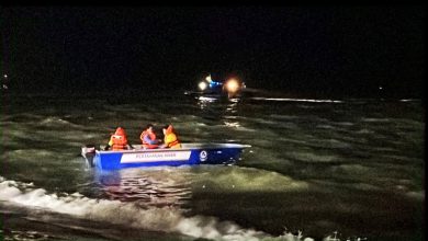 Photo of 3男童海滩玩水疑遇大浪 2获救1溺毙