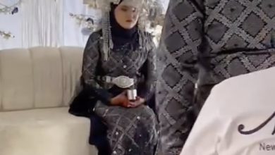 Photo of 洪水淹膝照结婚 新娘: 都化好妆了