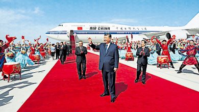 Photo of 习近平率代表团抵疆 贺自治区70周年