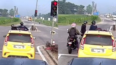 Photo of 2骑士红绿灯撕X 路人看傻眼