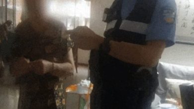 Photo of 八旬老人遇电诈手机失控 警一根牙签救下近17万