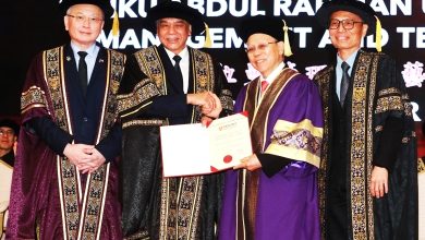 Photo of 拉曼理工大学毕业礼 黄家定郑亚历膺荣誉博士