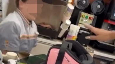 Photo of 遭女奥客刁难呛声 女店员下跪磕头 “都是我的错！”