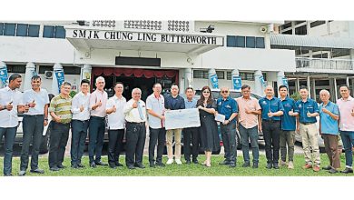 Photo of 林冠英拨款20万 80电脑移交北海锺灵