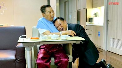 Photo of 泰相选举〡阿努廷获选后急奔医院 扑进父亲怀里开心拥抱