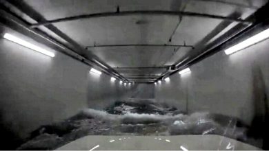 Photo of 地下停车场变“海底隧道” 日本大叔开车惊险脱逃