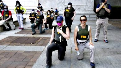 Photo of FBI秋后算账 解雇多名2020年单膝跪特工