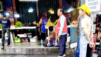 Photo of 游客逛合艾街头 突抢剪刀自刺腹部3刀