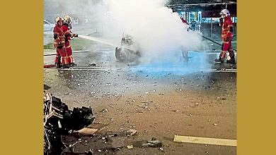 Photo of 轿车司机疑拿掉落水瓶 误闯反向道撞另1车