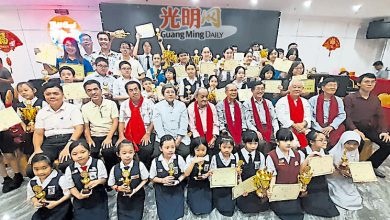 Photo of 槟中小学华文书阅读赛颁奖礼 修道院巫裔女生优秀奖
