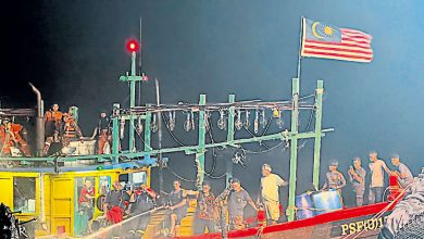 Photo of 深海渔船甫出海起火 25船员跳海逃生