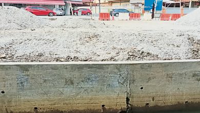 Photo of 文打烟小贩中心地陷修复 工程未完工沟墙现裂痕