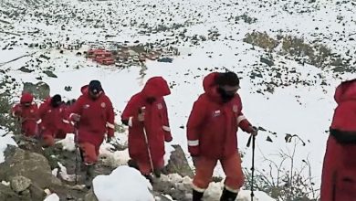 Photo of 珠峰大雪困近千人 最后一批游客安全下山