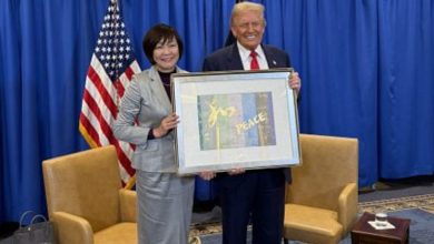 Photo of 安倍遗孀赠特朗普自创画作 传递和平讯息