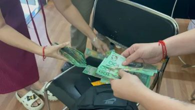 Photo of 员工捡获装26K现金手提包 调阅CCTV找失主悉数归还