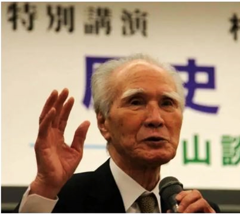 他在任期间曾就日本帝国时代的侵略和殖民过去向受影响国家道歉