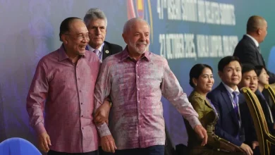 Photo of 东盟峰会欢迎宴现温馨一幕 贵宾齐为巴西总统庆生