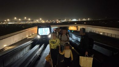 Photo of KLIA接驳电车再故障 乘客提行李摸黑步行