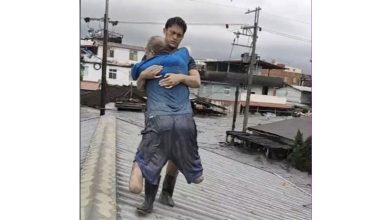 Photo of 抱失去双腿姑丈逃生安顿好家人 消拯员转身又冲进灾区救人