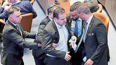 Photo of 特朗普以国会演讲  遭抗议者打断