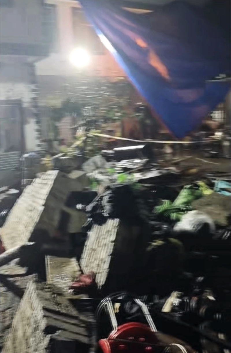 大约3米的围墙倒塌。