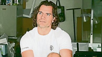 Photo of 超人亨利卡维脚伤未愈 戴护具恢复操练