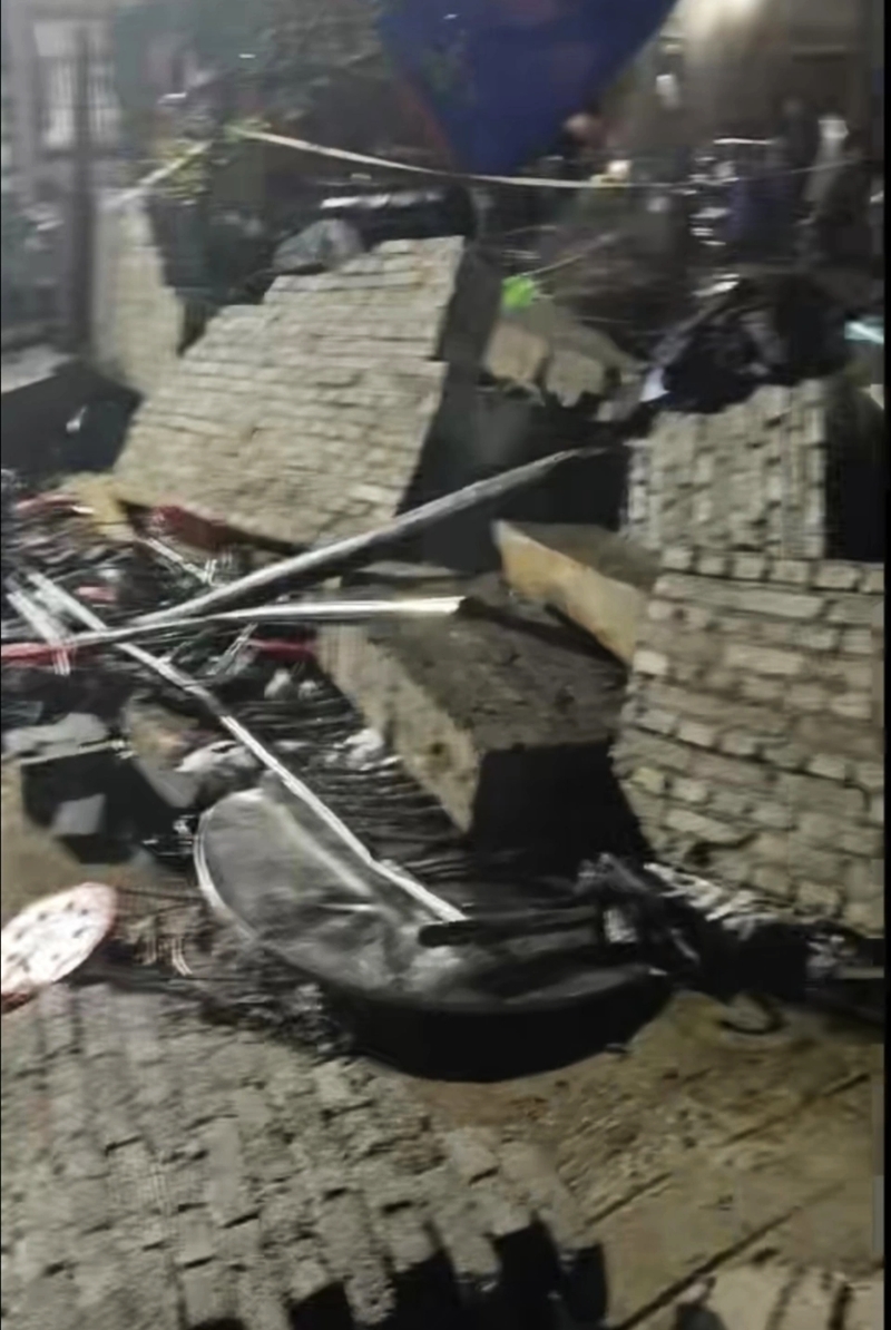 小吕参加亲戚丧礼因围墙倒塌身亡。