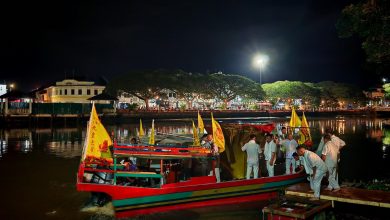 Photo of 圣驾临凡 河畔恭迎九皇大帝
