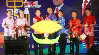 Photo of 州政府吉华堂联办中秋嘉年华 民众唱童谣提灯笼