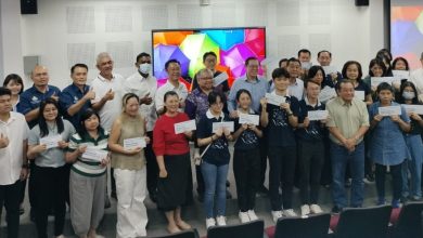 Photo of 林冠英拨2万4500令吉 表扬22名STPM优异生