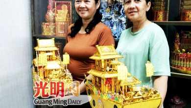Photo of 吴家姐妹心灵手巧 一纸金香折出斗母宫