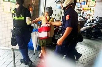 Photo of 闹了捷运闹超市 被踹飞老妇遭逮捕